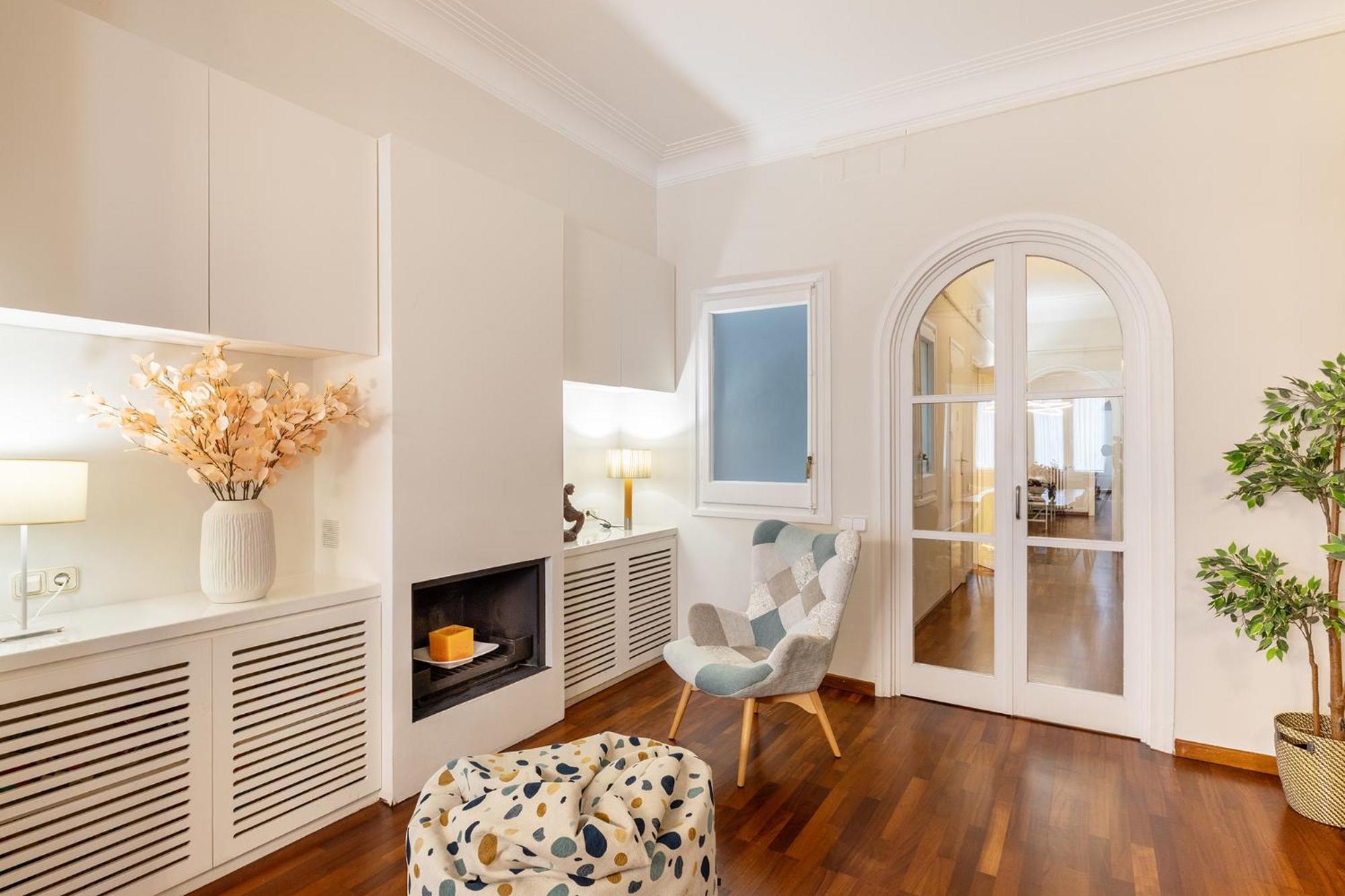 Large & Beautiful Apartment 4Min From Passeig De Gracia バルセロナ エクステリア 写真