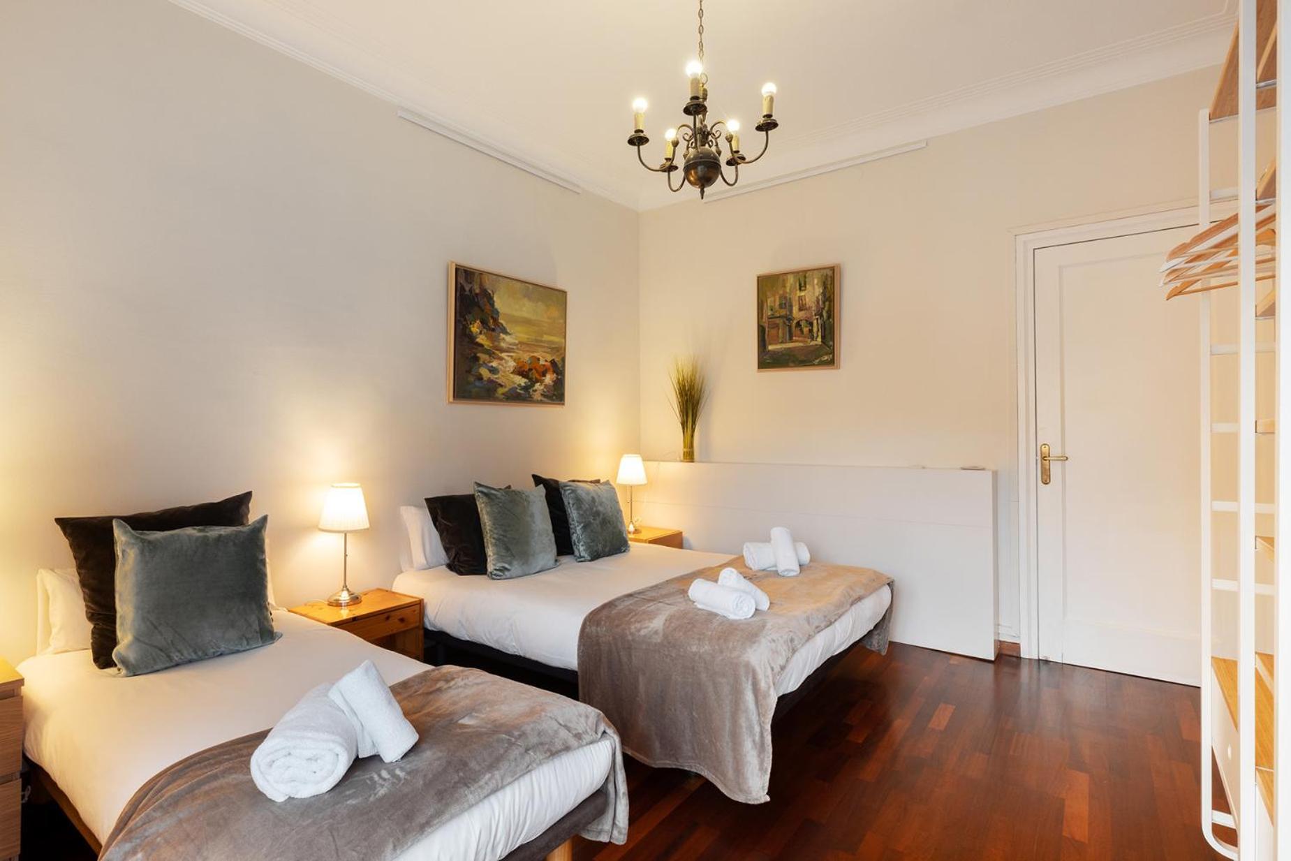 Large & Beautiful Apartment 4Min From Passeig De Gracia バルセロナ エクステリア 写真