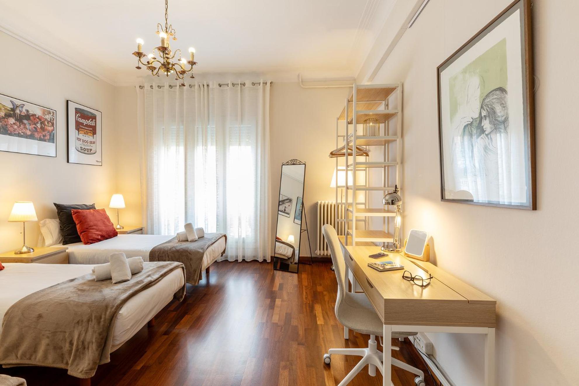 Large & Beautiful Apartment 4Min From Passeig De Gracia バルセロナ エクステリア 写真